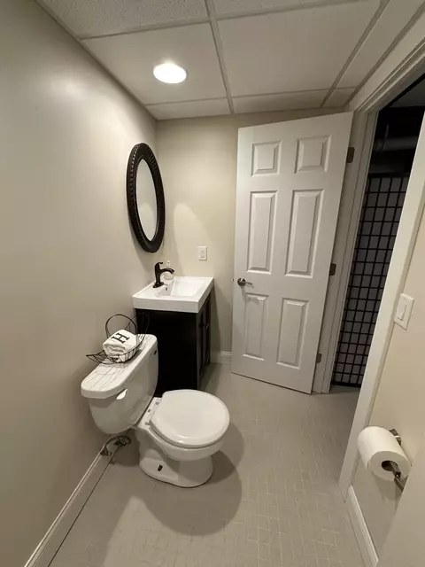 Bath - 2125 Eagle Dr, Freeport, IL 61032 photo 9 of 9