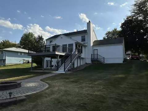 Exterior - 2125 Eagle Dr, Freeport, IL 61032 photo 11 of 20