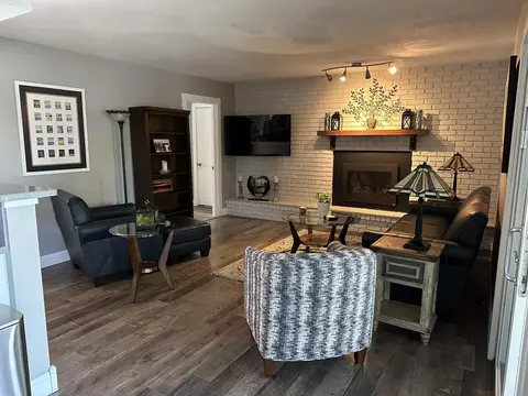 Living - 2125 Eagle Dr, Freeport, IL 61032 photo 4 of 6