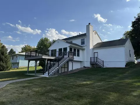 Exterior - 2125 Eagle Dr, Freeport, IL 61032 photo 12 of 20