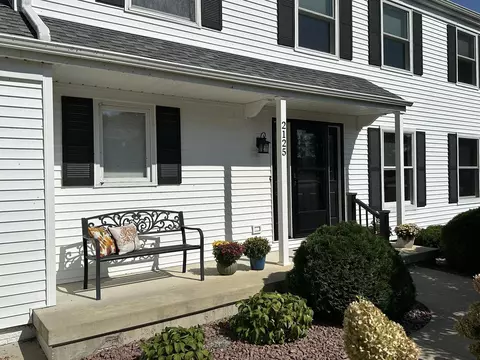 Exterior - 2125 Eagle Dr, Freeport, IL 61032 photo 3 of 20