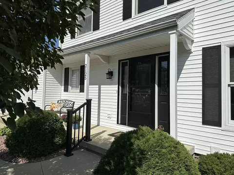 Exterior - 2125 Eagle Dr, Freeport, IL 61032 photo 4 of 20