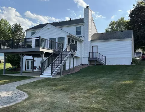 Exterior - 2125 Eagle Dr, Freeport, IL 61032 photo 13 of 20