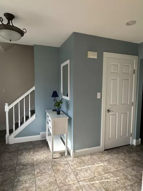 Entry Way - 2125 Eagle Dr, Freeport, IL 61032 photo 2 of 3