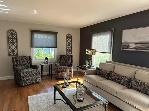 Living - 2125 Eagle Dr, Freeport, IL 61032 photo 2 of 6
