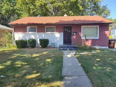 1911 Crestwood Ave, Rockford, IL 61103