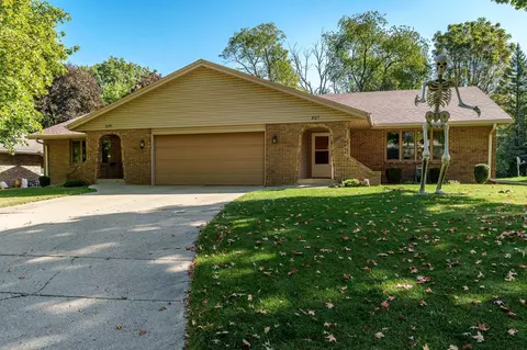 807-809 Nassau Pkwy, Rockford, IL 61107