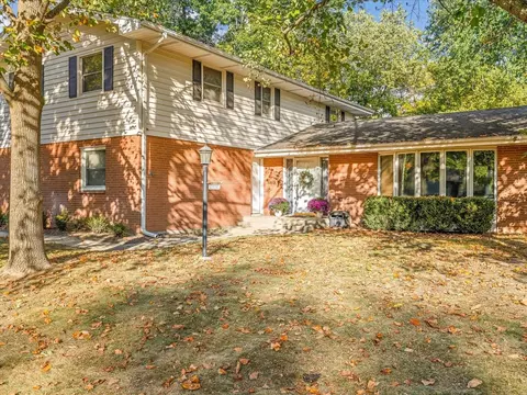 4015 Coventry Dr, Rockford, IL 61114
