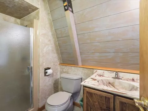 Bath - 9760 E Cedarville Rd, Davis, IL 61019 photo 1 of 2