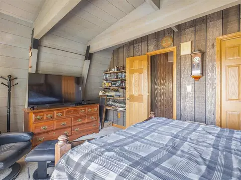 Bedroom - 9760 E Cedarville Rd, Davis, IL 61019 photo 1 of 4