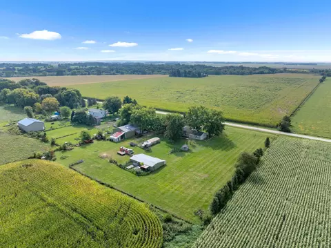 11754 Wange Rd, Capron, IL 61012 photo 17