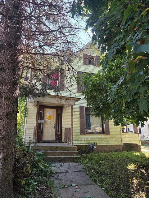25 W Pleasant, Freeport, IL 61032
