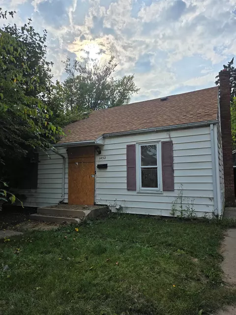1452 S High, Freeport, IL 61032