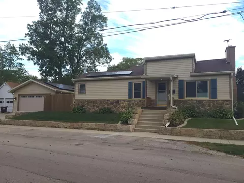 1543 W Hurd St, Freeport, IL 61032