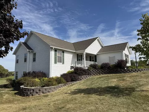 Exterior - 17-90 Whitewater Dr, Lanark, IL 61046 photo 4 of 9