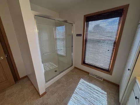 Bath - 17-90 Whitewater Dr, Lanark, IL 61046 photo 2 of 7