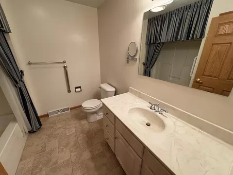 Bath - 17-90 Whitewater Dr, Lanark, IL 61046 photo 4 of 7