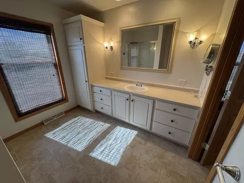 Bath - 17-90 Whitewater Dr, Lanark, IL 61046 photo 1 of 7