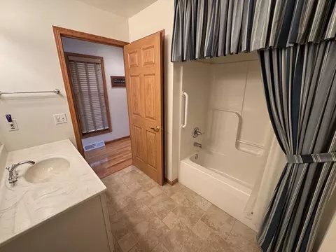Bath - 17-90 Whitewater Dr, Lanark, IL 61046 photo 5 of 7