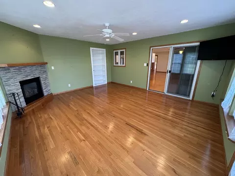 Living - 17-90 Whitewater Dr, Lanark, IL 61046 photo 8 of 13