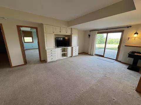 Living - 17-90 Whitewater Dr, Lanark, IL 61046 photo 13 of 13