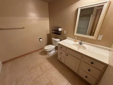 Bath - 17-90 Whitewater Dr, Lanark, IL 61046 photo 6 of 7