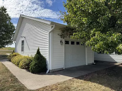 Exterior - 17-90 Whitewater Dr, Lanark, IL 61046 photo 8 of 9