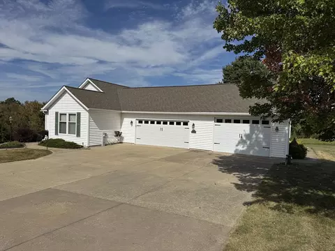 Exterior - 17-90 Whitewater Dr, Lanark, IL 61046 photo 3 of 9