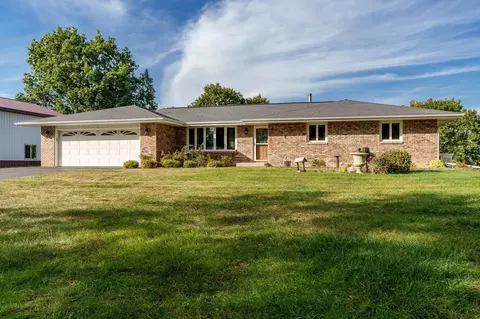 210 Mccurry Rd, Roscoe, IL 61073