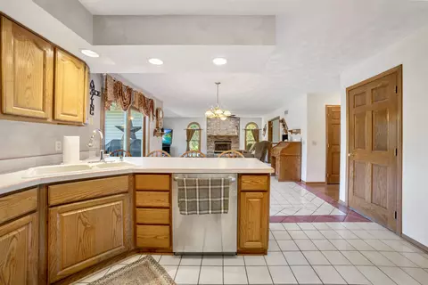 12431 Breezefield Cir, Roscoe, IL 61073 photo 18