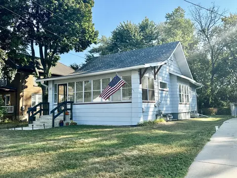 45 N Sunset Ave, Freeport, IL 61032