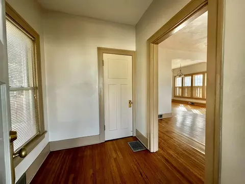 45 N Sunset Ave, Freeport, IL 61032 photo 2