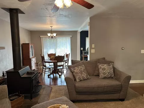 Living - 751 Shimer Dr, Freeport, IL 61032 photo 6 of 7