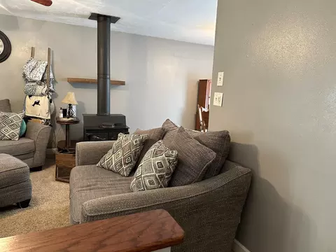 Living - 751 Shimer Dr, Freeport, IL 61032 photo 5 of 7