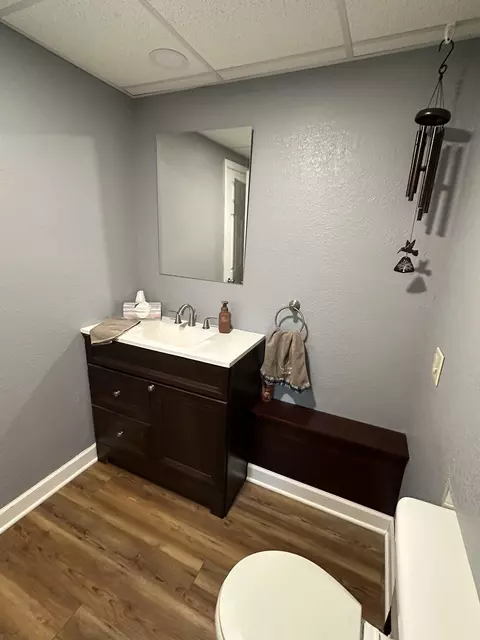 Bath - 751 Shimer Dr, Freeport, IL 61032 photo 2 of 3