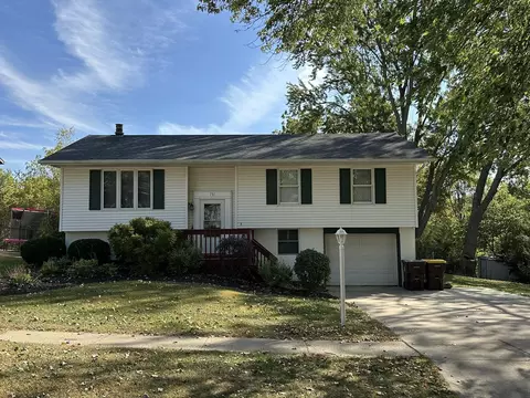 751 Shimer Dr, Freeport, IL 61032