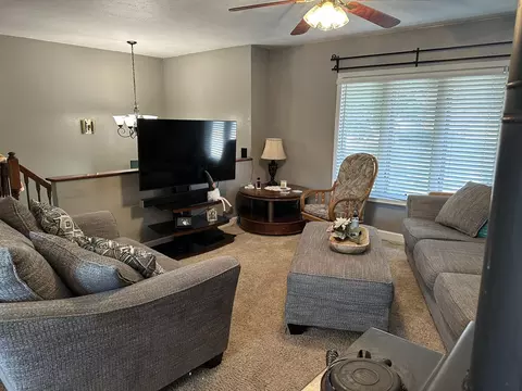 Living - 751 Shimer Dr, Freeport, IL 61032 photo 3 of 7