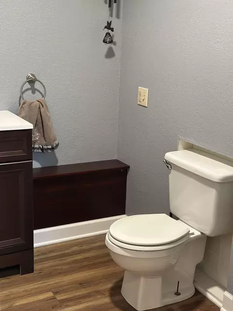 Bath - 751 Shimer Dr, Freeport, IL 61032 photo 3 of 3