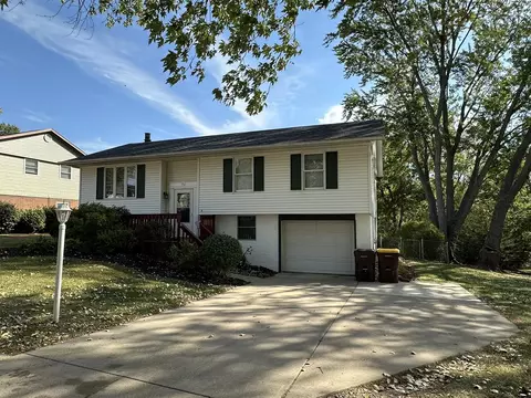 Exterior - 751 Shimer Dr, Freeport, IL 61032 photo 2 of 10
