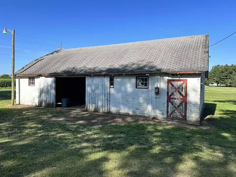 404 E Willow St, Forreston, IL 61030 photo 3