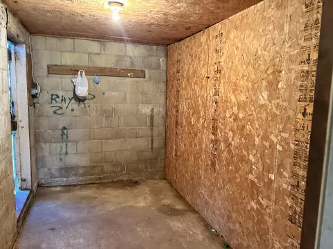404 E Willow St, Forreston, IL 61030 photo 5