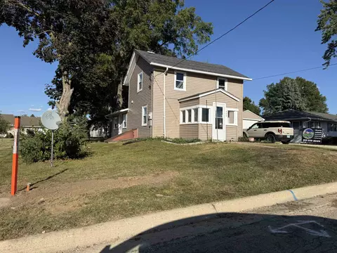 425 Grove St, Lena, IL 61048