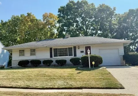 328 Kenilworth Dr, Rockford, IL 61108