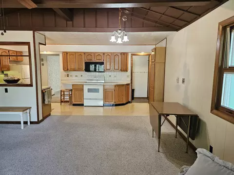 Kitchen - 2120 Devon Ave, Loves Park, IL 61111 photo 6 of 6