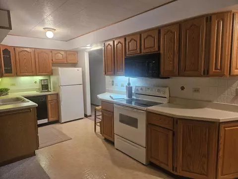 Kitchen - 2120 Devon Ave, Loves Park, IL 61111 photo 4 of 6