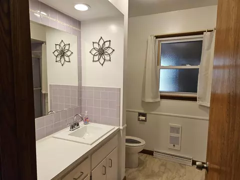 Bath - 2120 Devon Ave, Loves Park, IL 61111 photo 1 of 1