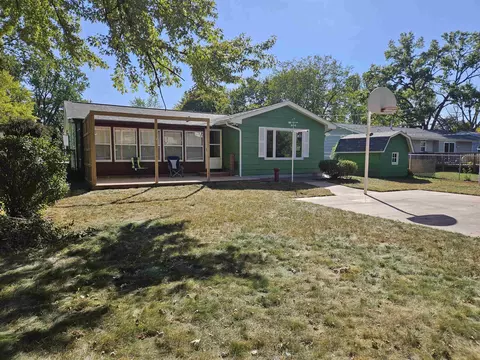 Exterior - 2120 Devon Ave, Loves Park, IL 61111 photo 8 of 10