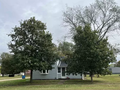119 Center St, Seatonville, IL 61359