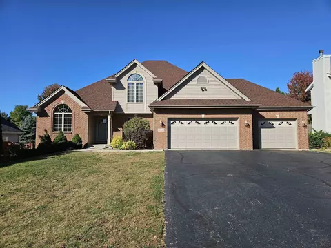 208 Starfire Rd, Poplar Grove, IL 61065