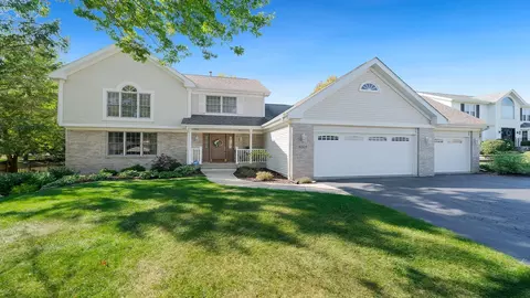 6325 Grassridge Rd, Rockford, IL 61108